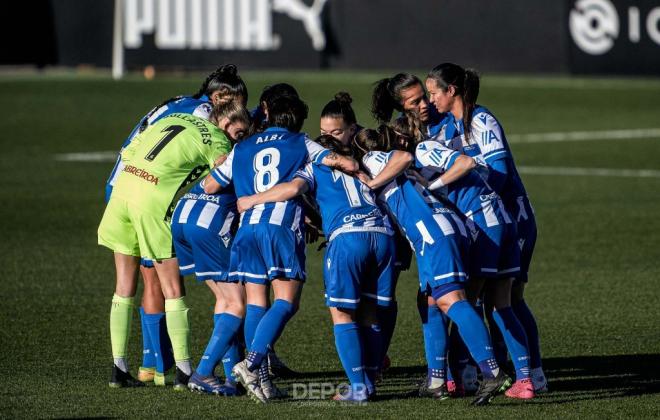 Las jugadoras del Dépor Abanca hacen piña durante el partido ante el Valencia Femenino (Foto: RCD