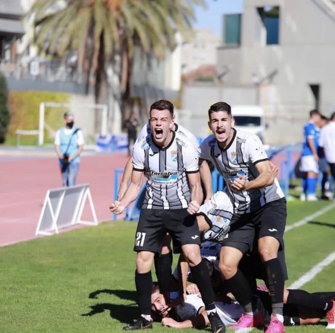 Álex Guti, nueva incorporación del Sevilla, celebrando un gol (Fuente: Instagram @alexguti11_)