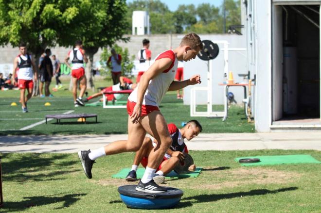 Rolón con el Huracán en plena pretemporada (Foto: @CAHuracan).