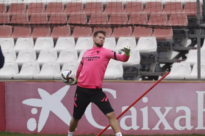 Vaclík, presente en el entrenamiento del Sevilla FC de este lunes.