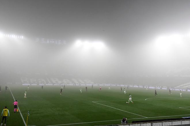 La niebla se 'apoderó' de la segunda parte del partido (Foto: Kiko Hurtado).