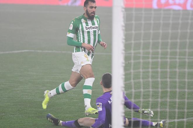 Borja Iglesias celebra su gol a la Real Sociedad (Foto: Kiko Hurtado).
