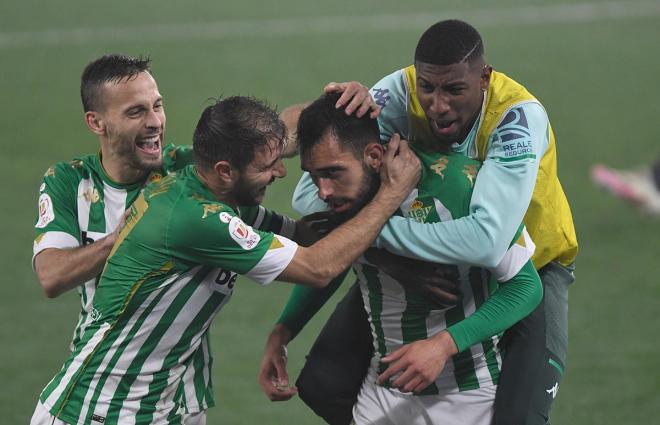 Borja Iglesias tras un gol con el Betis.