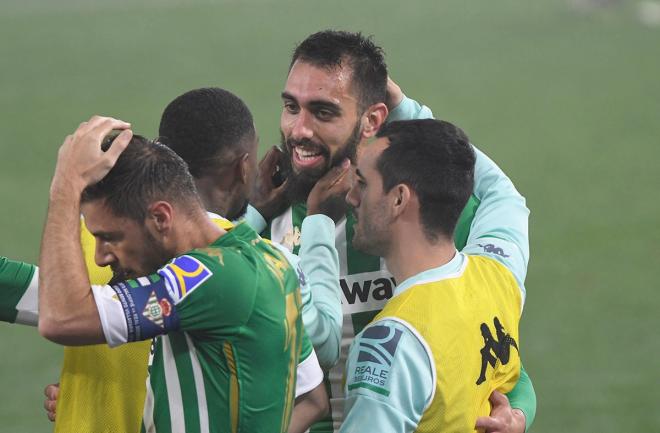 Borja Iglesias celebra uno de sus goles (foto: Kiko Hurtado).