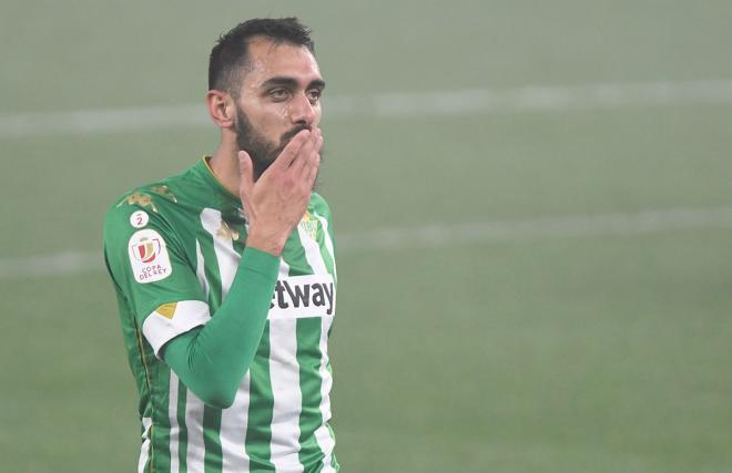 Borja Iglesias celebra su gol a la Real Sociedad (Foto: Kiko Hurtado).