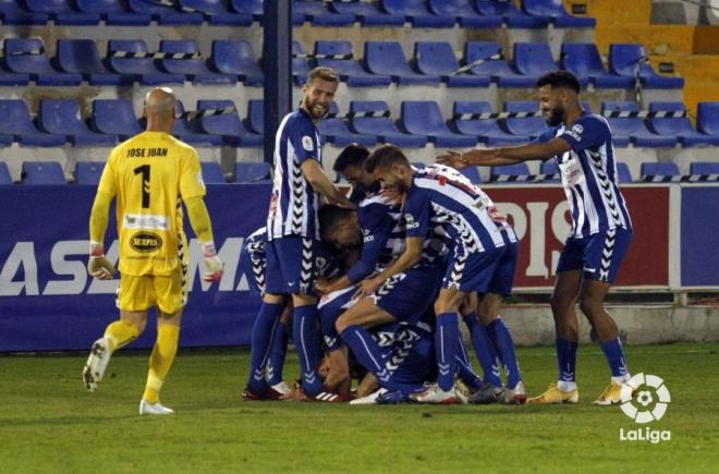 Los jugadores del Alcoyano celebran el gol al Athletic (Foto: LaLiga).