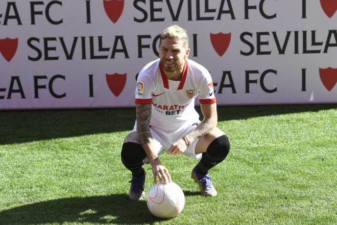 Papu Gómez, en su presentación como jugador del Sevilla (Foto: Kiko Hurtado).