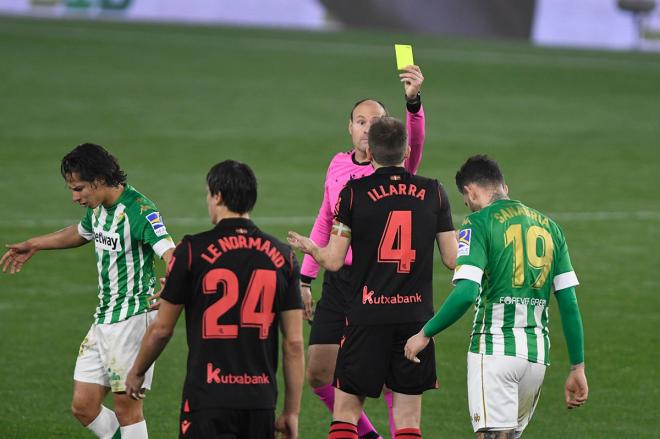 Illarramendi ve la expulsión en el duelo de Copa ante el Betis (Foto: Kiko Hurtado)