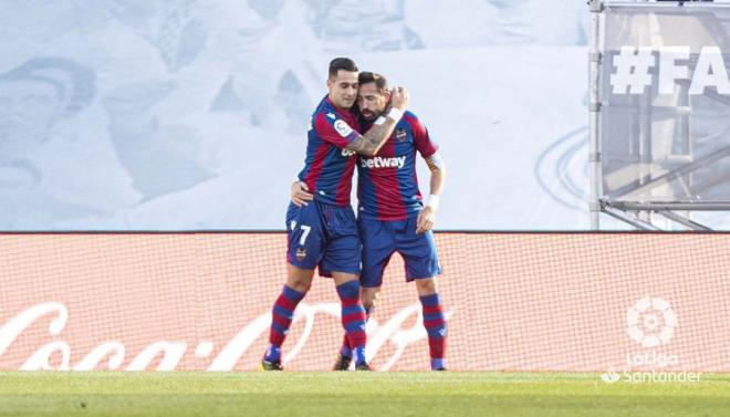 Sergio celebra junto a Morales el gol del empate (Foto: LaLiga).
