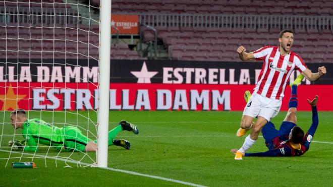 De Marcos celebra el gol de Jordi Alba en propia puerta (Foto: Athletic).