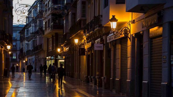 Imagen de una céntrica calle de Málaga (Foto: EFE).