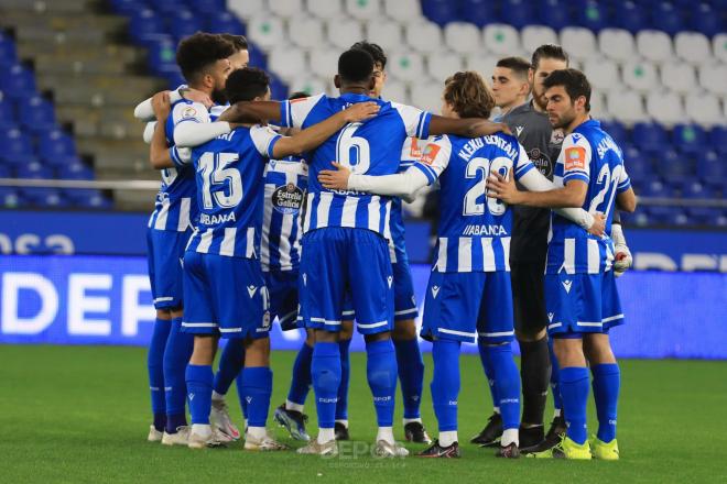 Los futbolistas del Dépor hacen piña antes de un partido (Foto: RCD).