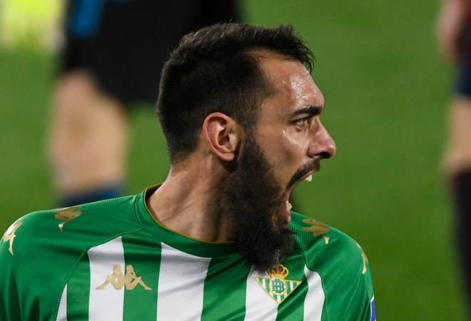 Borja Iglesias celebra su gol ante Osasuna (Foto: Kiko Hurtado).