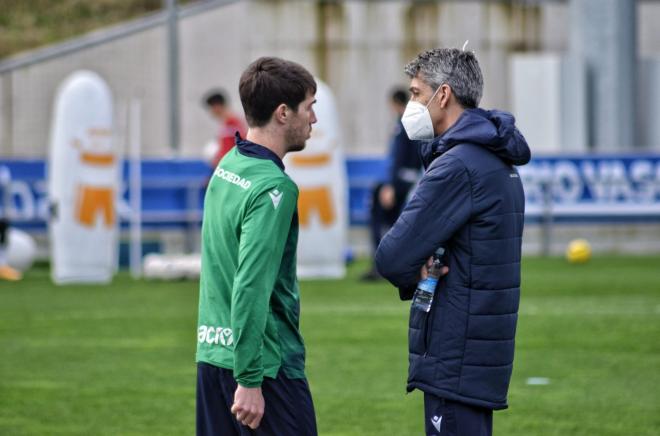 Aritz Elustondo habla con Imanol en un entrenamiento en Zubieta (Foto: Giovanni Batista).