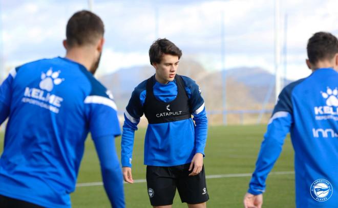 Pellistri, en su primer entrenamiento con el Alavés (FOTO: @Alaves).