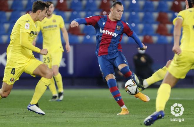 Son golpea el esférico (Foto: LaLiga).