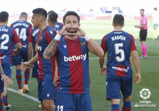 Morales celebra su gol al Granada (Foto: LaLiga).