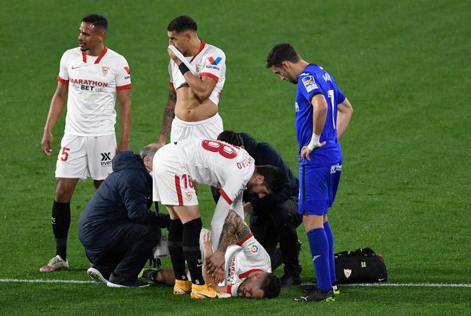 Momento de la lesión de Lucas Ocampos ante el Getafe (Foto: Kiko Hurtado).