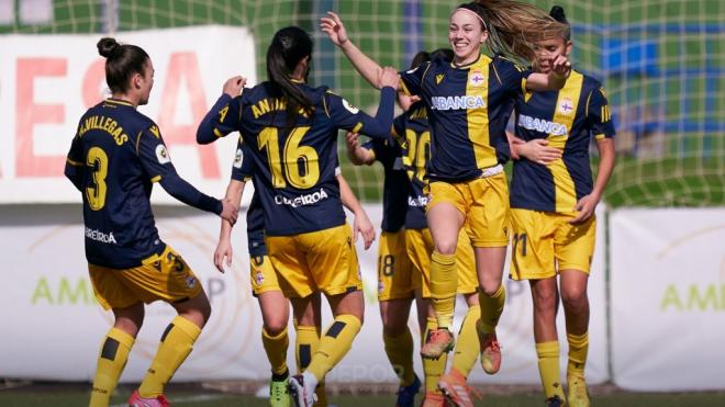 Las jugadoras del Dépor Abanca celebrando un gol de Athenea (Foto: RCD).
