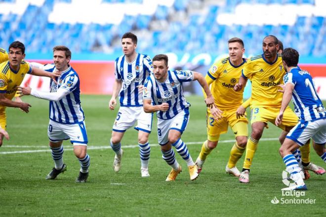 Un lance durante el Real Sociedad-Cádiz (Foto: LaLiga).