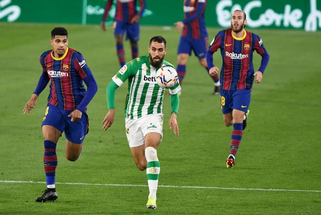 Borja Iglesias en el Betis-Barcelona (Foto: Kiko Hurtado)