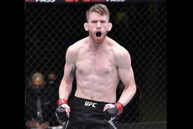 Cory Sandhagen celebra su KO a Edgar (Foto: UFC)