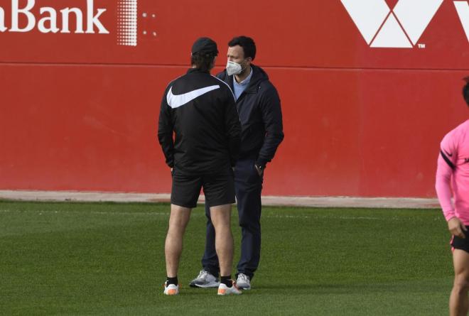 Lopetegui y Juan José Jiménez en el entrenamiento del Sevilla (Foto: KIko HUrtado).