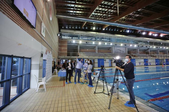 Torrevieja estrena la primera piscina con un sistema para medir la distancia social