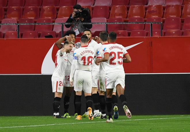 El Sevilla FC celebra uno de sus goles en el partido ante el Barcelona (Foto: Kiko Hurtado).