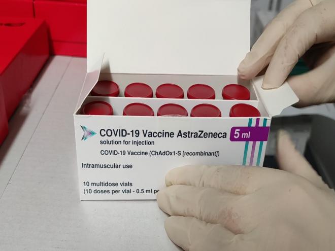 Vacunas contra el coronavirus de Astrazeneca, las últimas en llegar, que no se pondrán en los estadios.