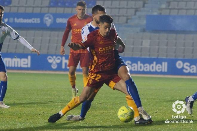Bermejo se deshace de un rival ante el Sabadell (Foto: LaLiga).