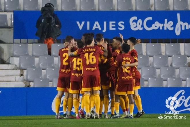 Los jugadores del Zaragoza celebran el gol de Jair al Sabadell (Foto: LaLiga).