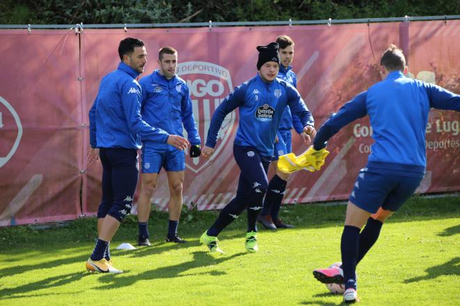 La plantilla del Lugo durante un entrenamiento en O Ceao (Foto: CDL).