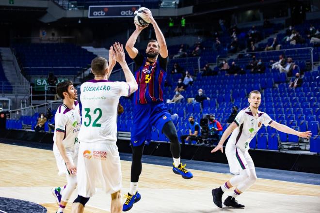 Mirotic lanza ante Unicaja en la Copa del Rey (Foto: FCB).