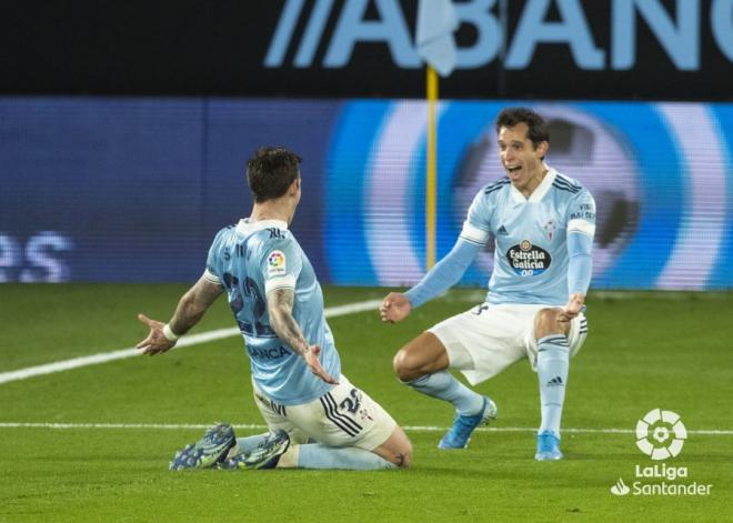 Solari y Santi Mina celebran el tercer gol al Elche (Foto: LaLiga).