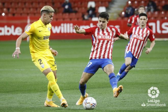 Un lance del Sporting-Málaga de la pasada temporada (Foto: LaLiga).