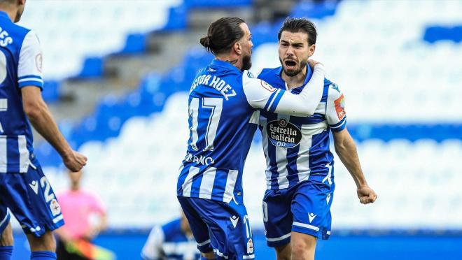 Héctor y Lara celebran el gol del sevillano ante el Guijuelo (Foto: RCD).