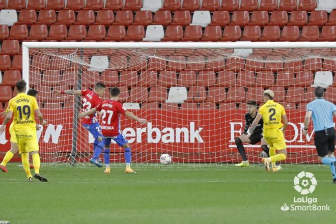 Djurdjevic anota el gol del Sporting ante el Málaga (Foto: LaLiga).