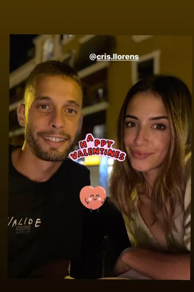 Sergio Canales posa con su pareja en Instagram.