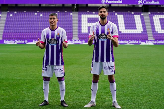 Lucas Olaza y Kenan Kodro, en su presentación en el José Zorrilla (Foto: Real Valladolid).