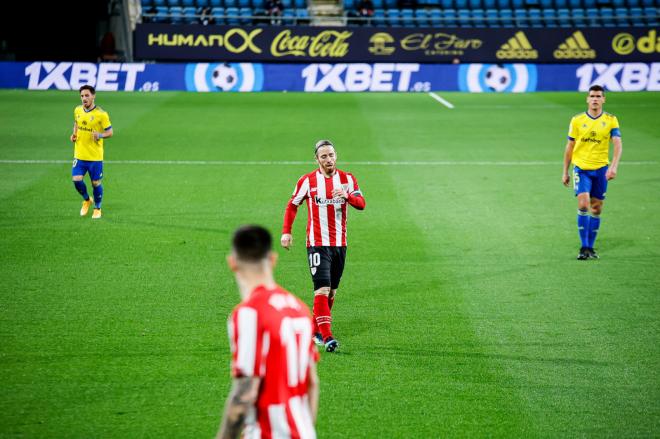 Muniain, en un lance del Cádiz-Athletic (Foto: Cristo García).