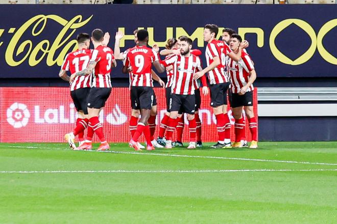 Los jugadores del Athletic festejan el gol de Unai al Cádiz (Foto: Cristo García).