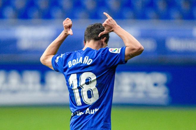 Christian Fernández señala su dorsal tras marcar al Lugo (Foto: Real Oviedo).