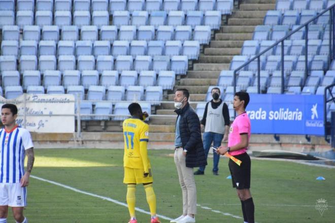 Cifuentes, en el partido de Huelva (Foto: Cádiz CF).