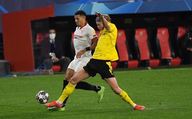 Diego Carlos, junto a Haaland, en el partido ante el Borussia Dortmund (Foto: Kiko Hurtado).