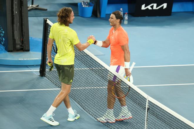 Rafa Nadal felicita a Tsitsipas tras su partido en el Open de Australia (Foto: AO)