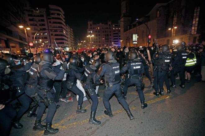 Nuevos disturbios en el centro de Valencia por la detención del rapero Pablo Hasél