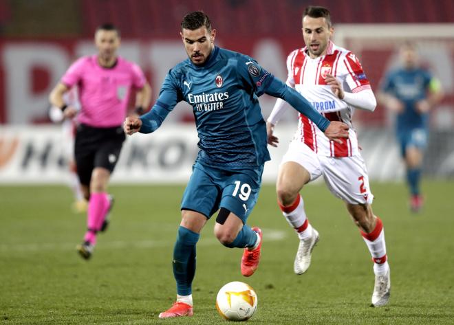 Theo Hernández, en un partido del Milan, donde llegó desde el Real Madrid (FOTO: EFE).