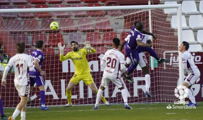 Babin se eleva para marcar su gol en el Albacete-Sporting (Foto: LaLiga).