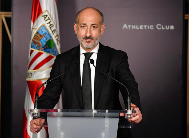 El presidente Aitor Elizegi en una Asamblea General Extraordinaria del Athletic Club.